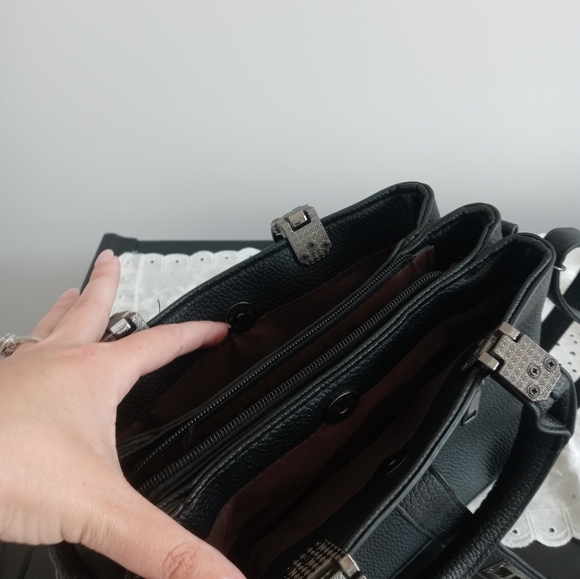 Valerie Stevens mini black pocketbook also with a long strap. - Picture 6 of 8